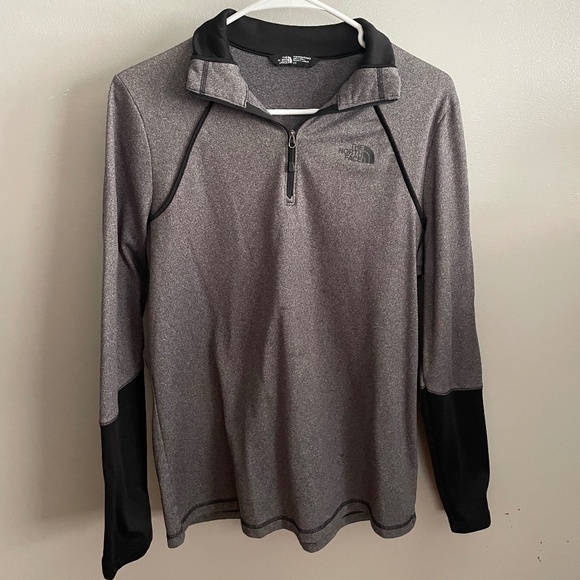 North Face Woman's 1/4 Zip Pullover Jacket Size L Gray and Black - Picture 1 of 3